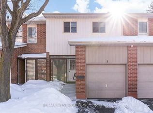 34 Dundalk Dr #5, Toronto, ON M1P 4W3