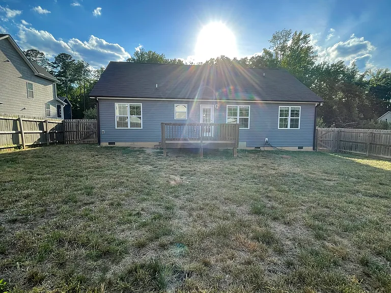 215 Alcock Ln — Photo 13