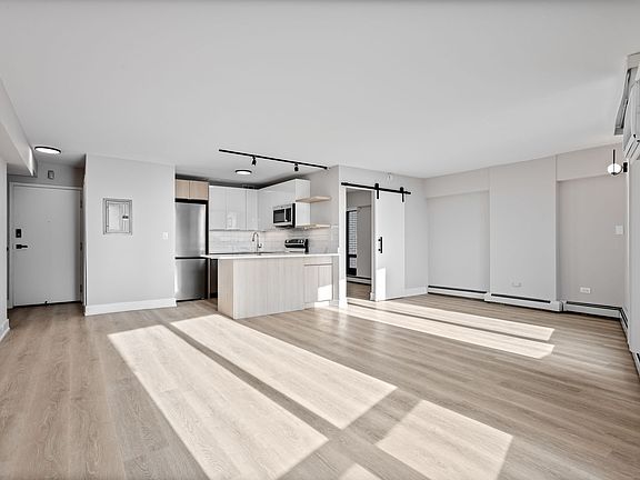4th image of 6166 N Sheridan Rd APT 2H