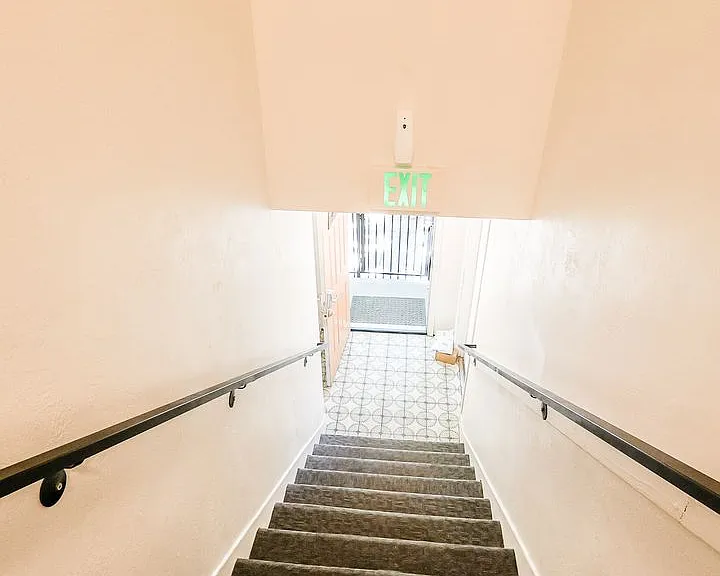 1408 G St — Photo 23
