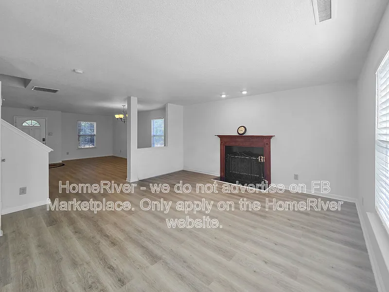 4 bed, 2.5 bath, 2226 sqft, $2,300 — Photo 3
