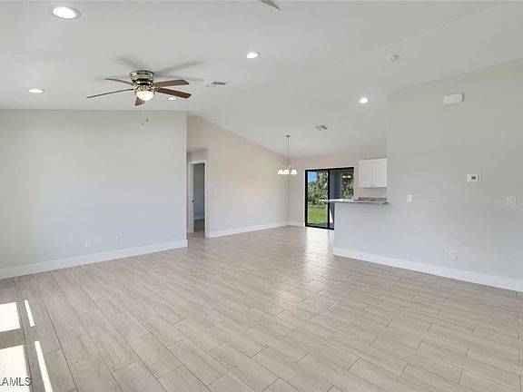 4th image of 4154 NW 39th Ave