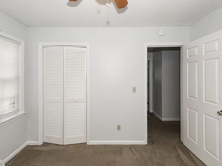 305 Chessington Cir — Photo 24