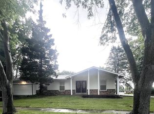5891 Sir Edward Ln, Florissant, MO 63033
