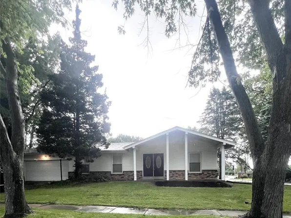 5891 Sir Edward Ln, Florissant, MO 63033