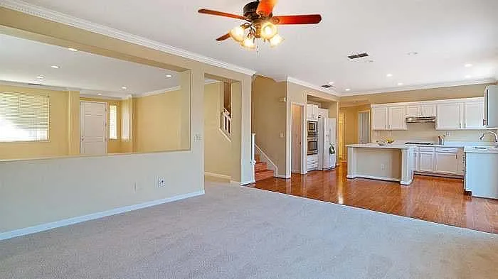 4594 Crabapple Ct — Photo 2