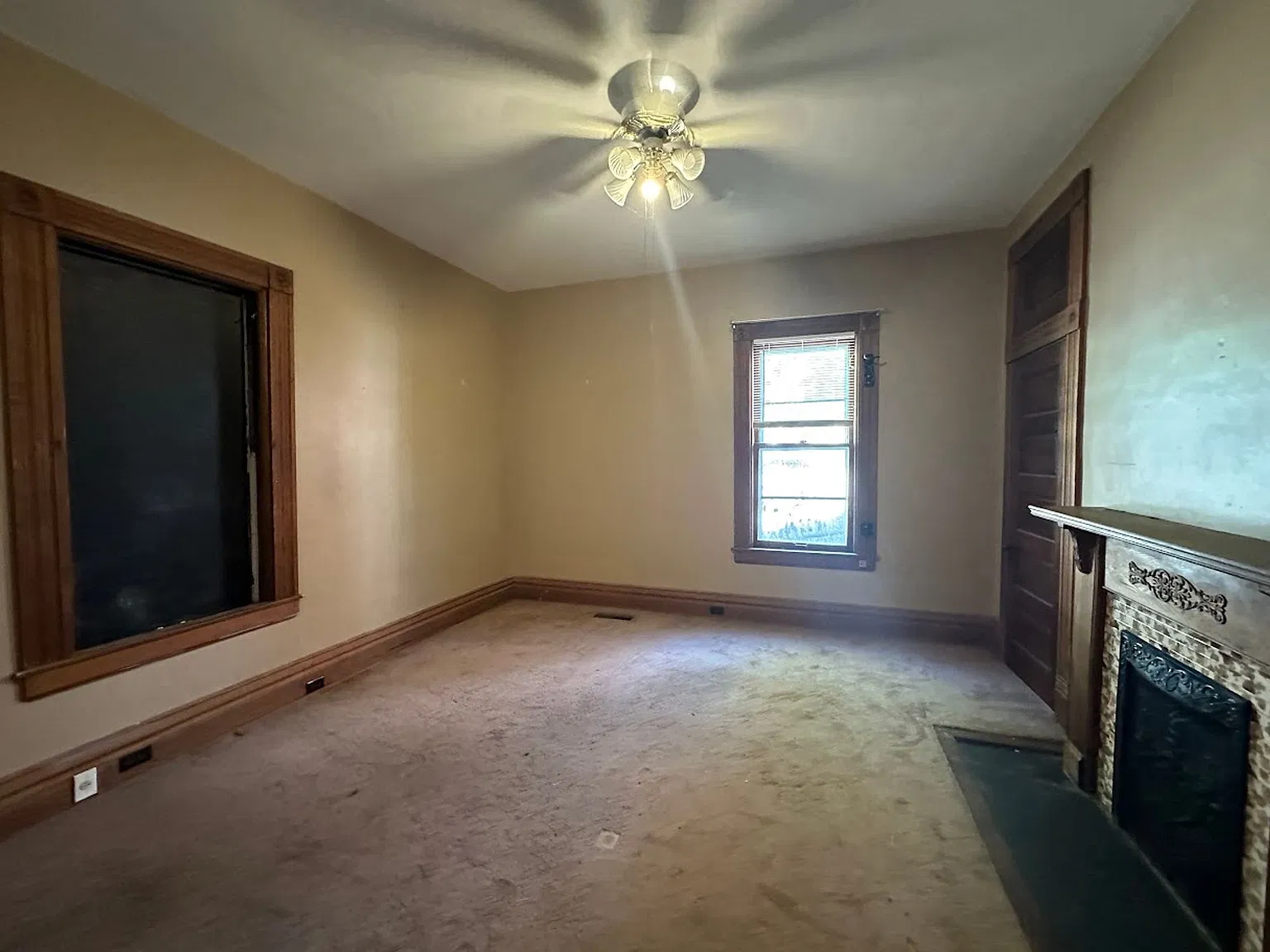 4 BR House Near Downtown! Off-Street Parking, Pet Friendly, Walk to UK! — Photo 4
