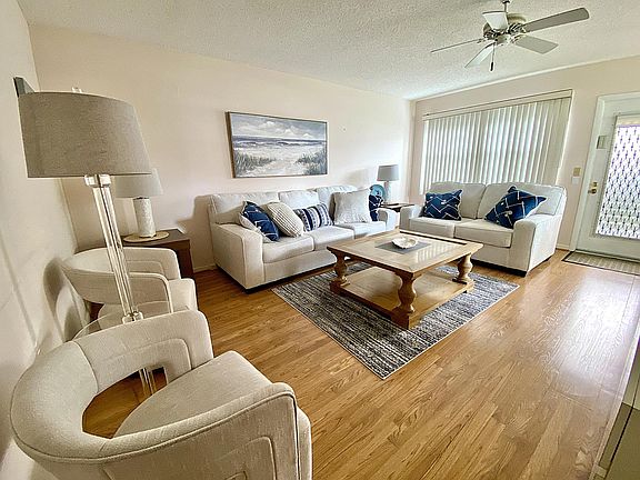 4th image of 114 Oakridge I