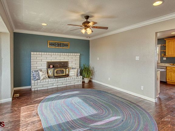 3rd image of 714 W Vance Dr