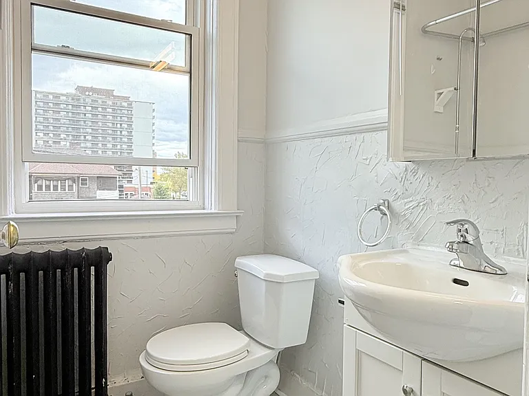 74 Hanna St W #8 — Photo 11