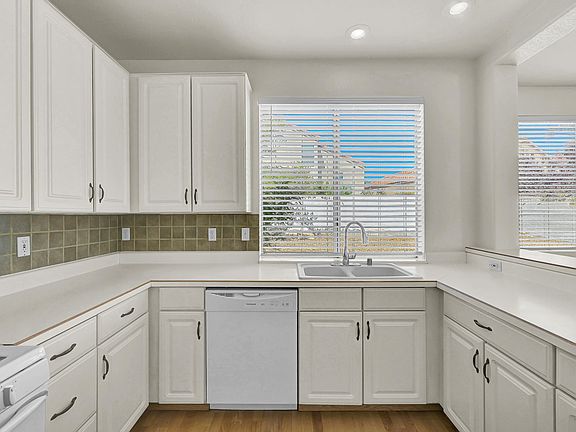 4th image of 61 Desert Rain Ln
