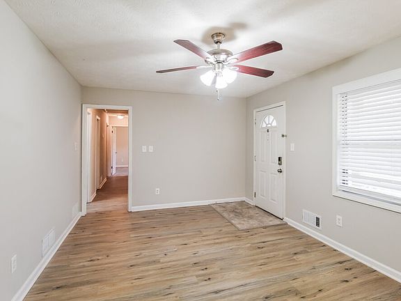 3rd image of 2794 Sardis Dr NE