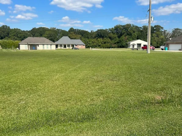 Circle Dr, Sunset, LA 70584