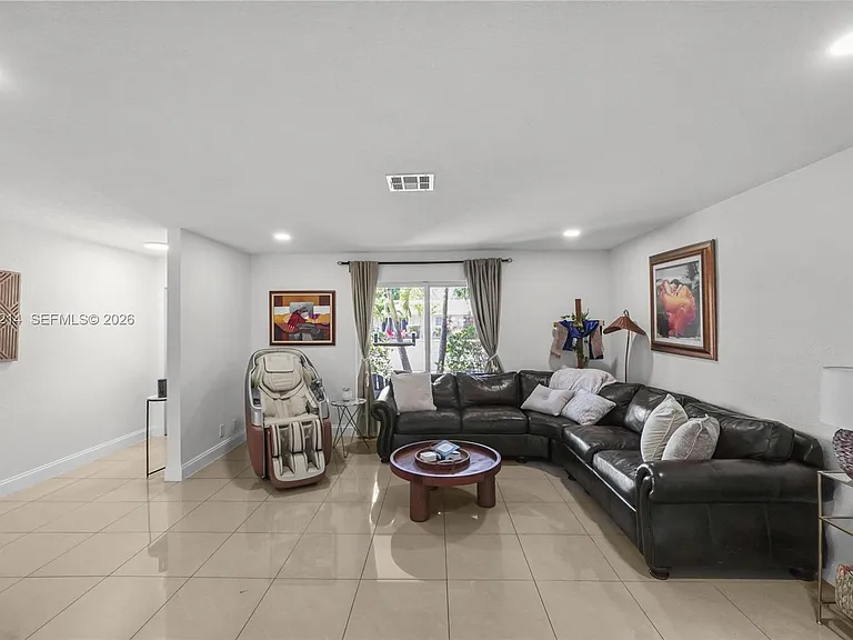 3701 NW 114th Ave — Photo 3