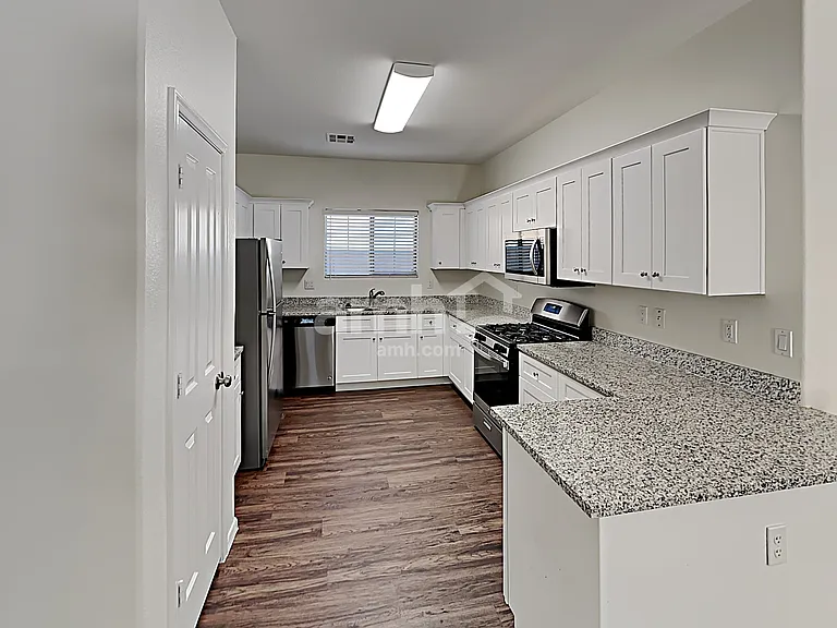 3413 E Flower St — Photo 4