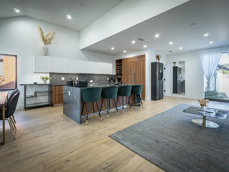 3552 Federal Ave — Photo 8