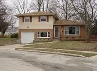 219 Walter Ct, Elgin, IL 60123
