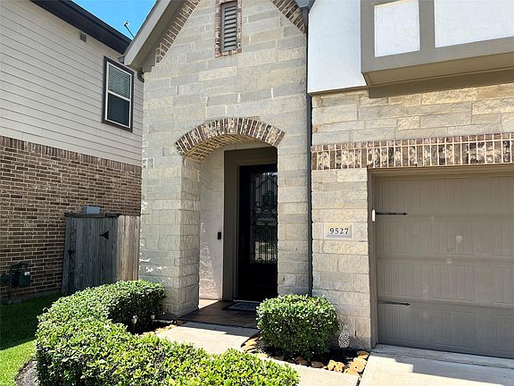 3rd image of 9527 Scanlan Heights Ln