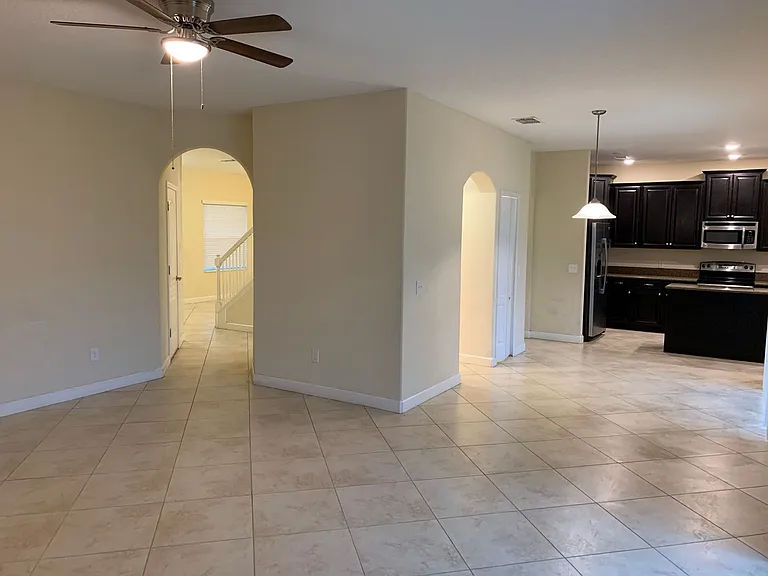 1646 Thetford Cir — Photo 13