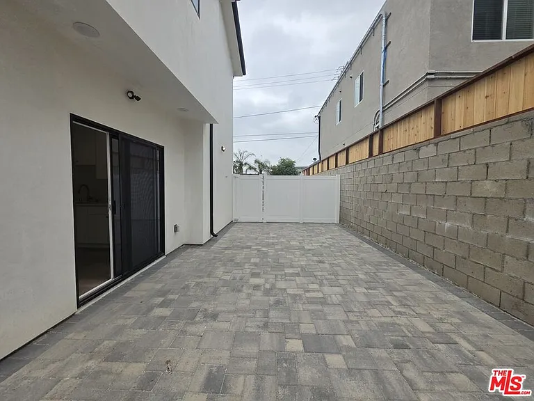 6748 Ben Ave — Photo 20
