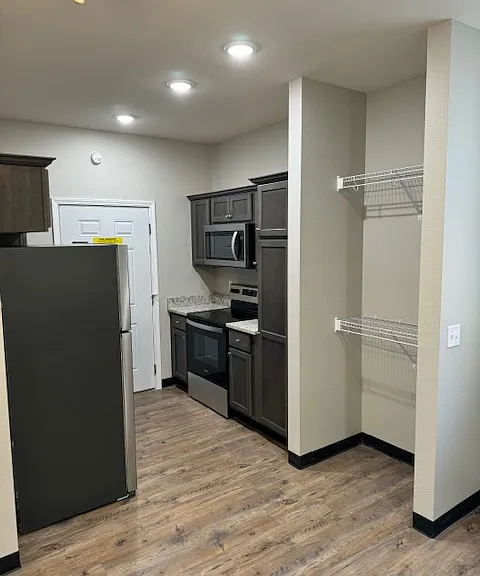 122 W 8th St #6 — Photo 3