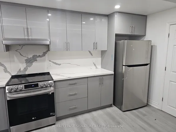 7590 Saint Barbara Blvd, Mississauga, ON L5W 0B7