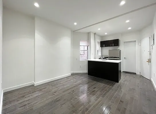 Rented by Kahen Properties | media 8