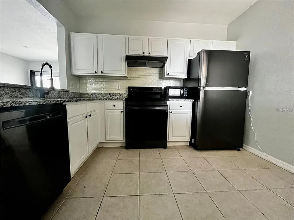 3 bed, 2.0 bath, 1151 sqft, $1,850 — Photo 4