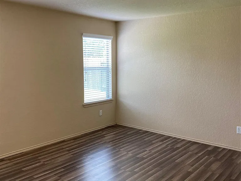 23251 Gallanda Dr — Photo 12