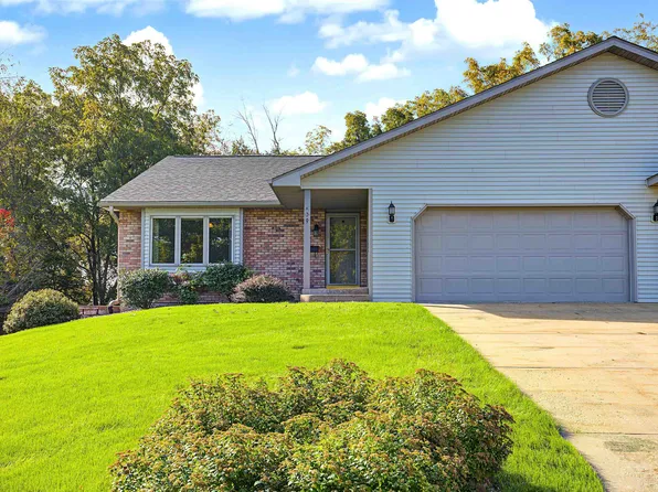809 Shadow Bluff Dr, Galena, IL 61036
