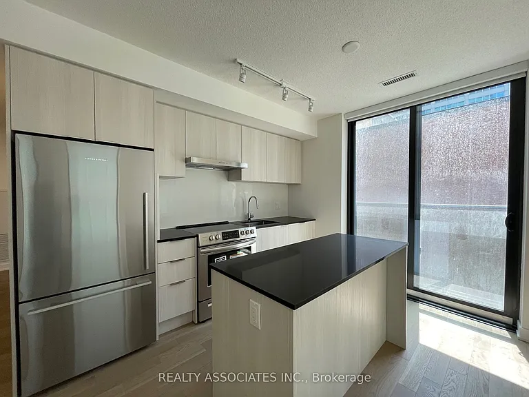 25 Richmond St E #213 — Photo 6