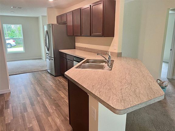 3rd image of 17 Reidel Ln