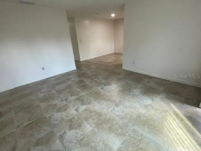 3 bed, 1.0 bath, 1012 sqft, $2,800 — Photo 4