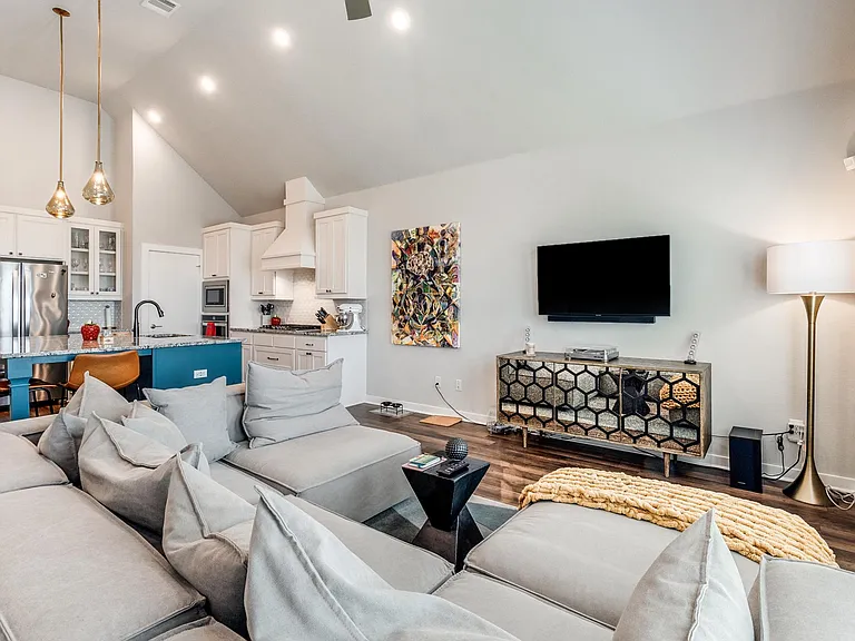 2220 Rook Dr — Photo 5
