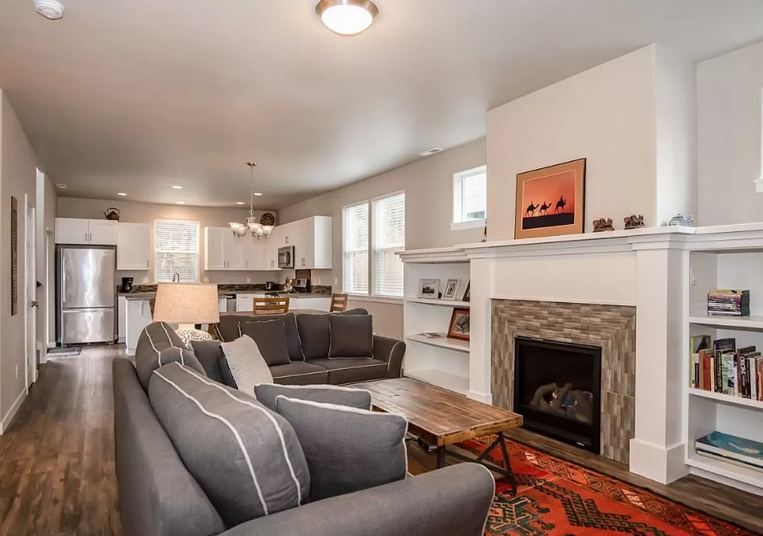 Great 3 Bed/2.5 Bath Home on Quiet Street - Shea Court — Photo 3