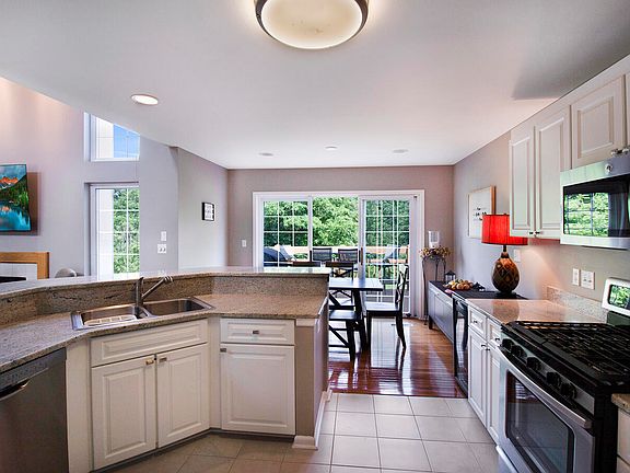 5th image of 1028 Woodland Way