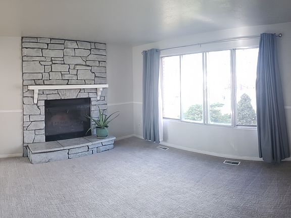 3rd image of 2651 W Meadowridge Dr