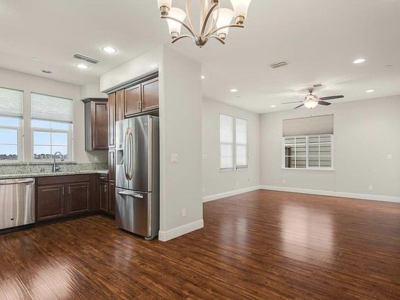 4th image of 259 Jarvis Dr