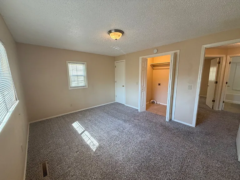 888 Evergreen Ave — Photo 7