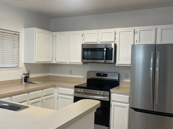 1615 Birch St, Pacific, MO 63069