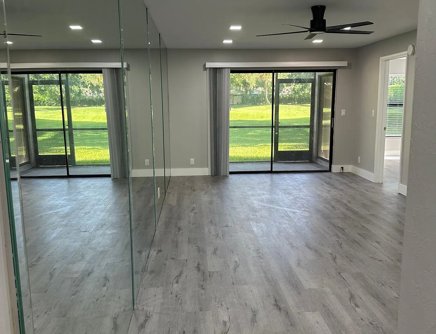 2 bed, 2.0 bath, 920 sqft, $2,400 — Photo 2