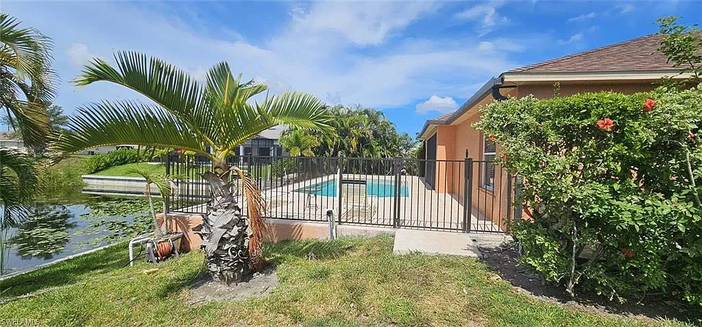 4 bed, 2.0 bath, 2092 sqft, $3,200 — Photo 4
