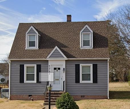 1st image of 2102 Pinetree Dr