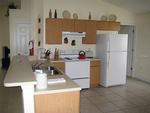 4th image of 2526 Hamlet Ln