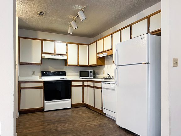 5th image of 5900 Samantha St #B
