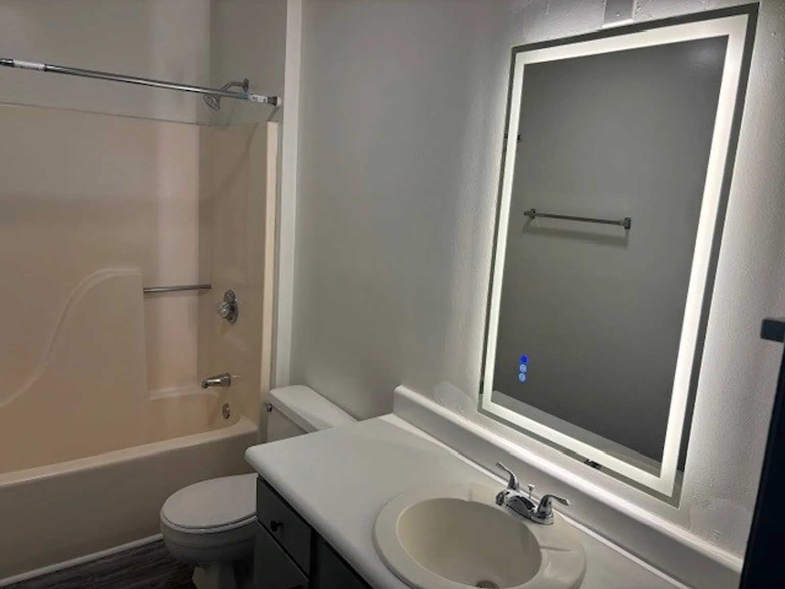 Camden Pointe Apartments — Photo 2