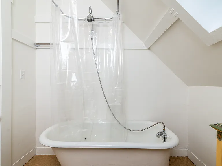 shower/tub