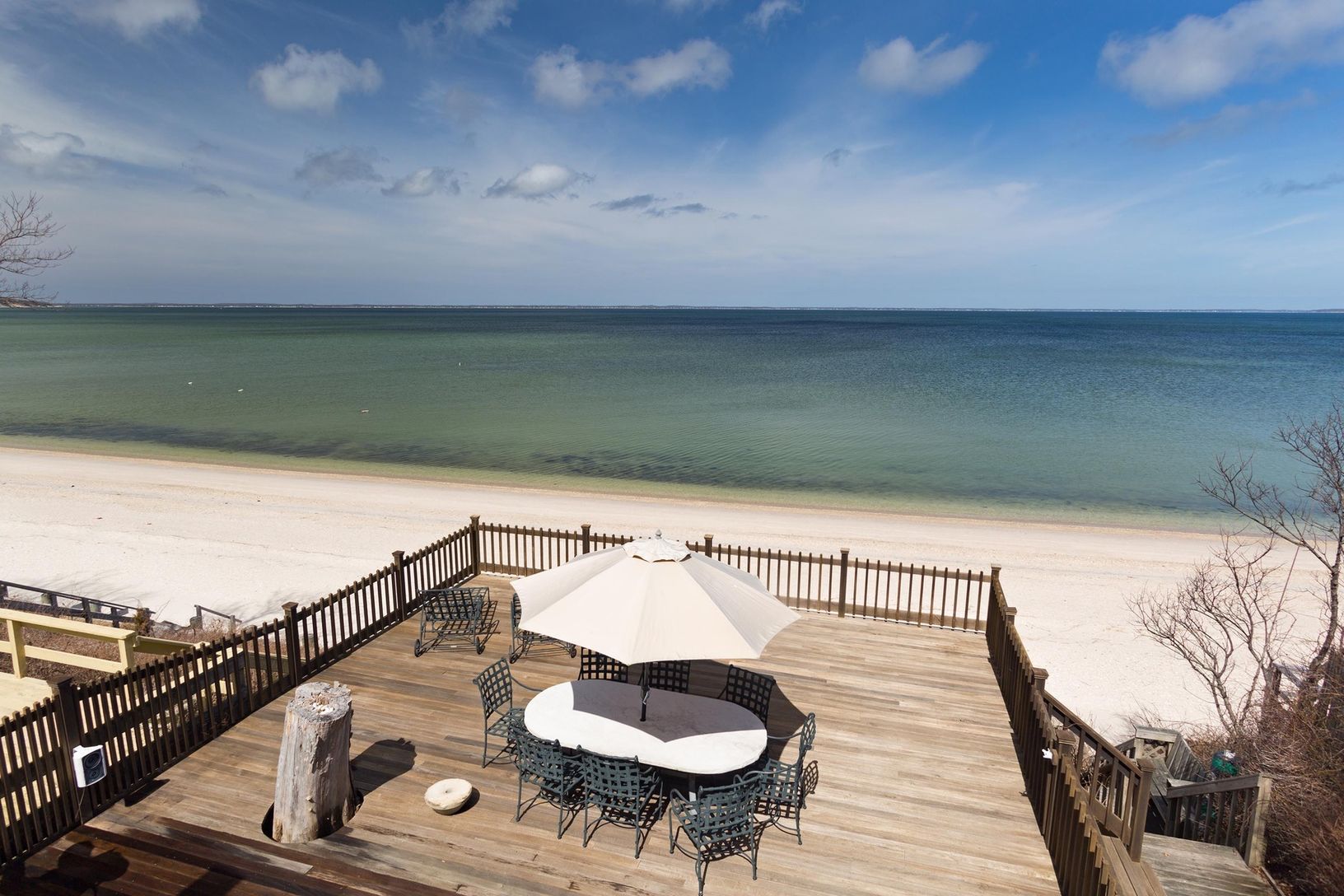  large entertainment deck