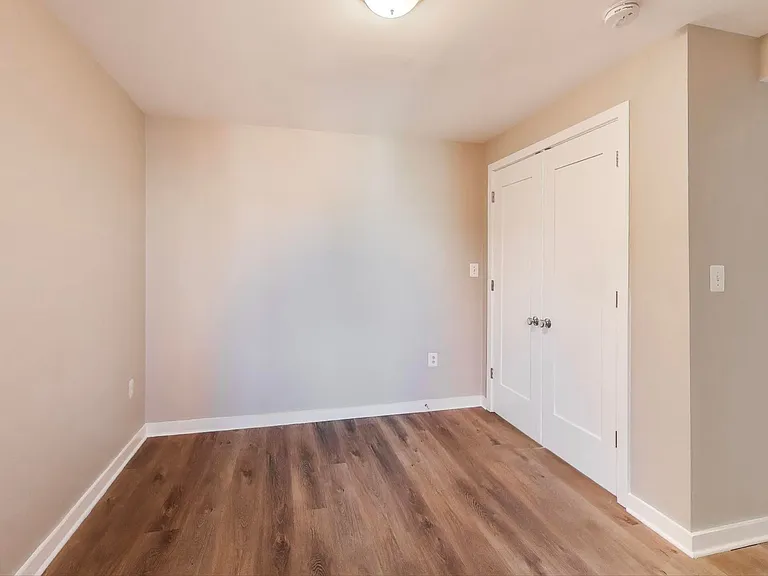 622-624 Girard St NE — Photo 11