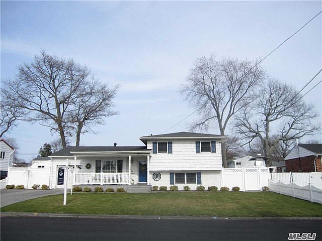 1st image of 301 W 17th St